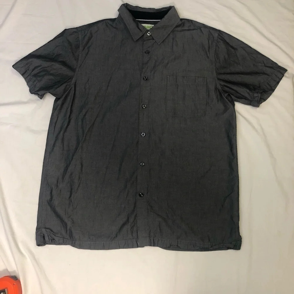 Cariloha Button-Up Shirt Bamboo Blend Dark Grey Short Sleeve Resortwear Beach